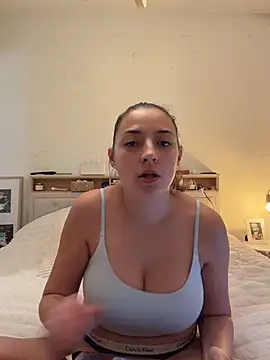 Snapshot of looloopaul chatting on February 16, 2026, 10:40 pm looloopaul online show from February 16, 2026, 10:40 pm