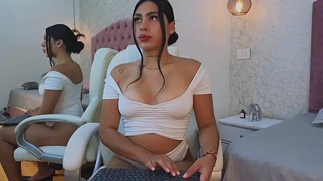 Vanessa Rain  online show from October 24, 2025, 7:46 pm