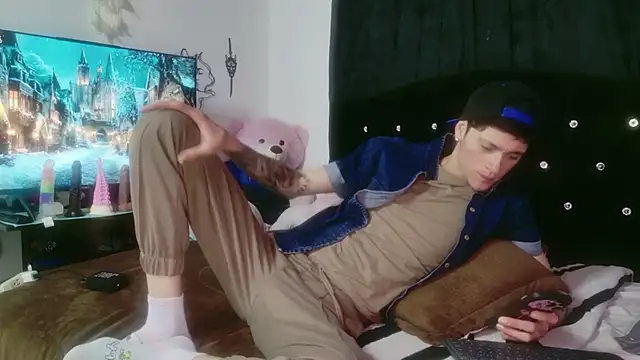 Tyler cat online show from December 4, 2025, 3:49 am