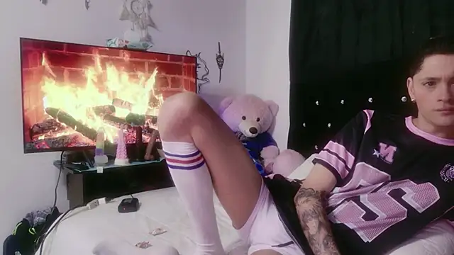 Tyler cat online show from November 10, 2025, 1:38 pm