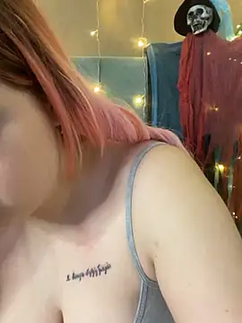 KellyMoors online show from November 3, 2025, 1:11 am