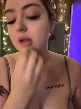 KellyMoors online show from December 22, 2025, 1:50 am