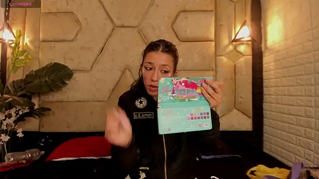 Julieta Slav3 online show from April 16, 2026, 9:37 pm