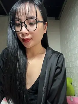 Snapshot of Linh5790 chatting on October 11, 2025, 4:13 am Linh5790 online show from October 11, 2025, 4:13 am