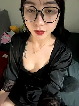 Snapshot of Linh5790 chatting on October 20, 2025, 1:00 pm Linh5790 online show from October 20, 2025, 1:00 pm