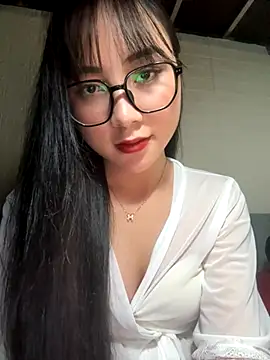 Snapshot of Linh5790 chatting on October 13, 2025, 2:07 pm Linh5790 online show from October 13, 2025, 2:07 pm