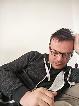 viktor1992-1-1 online show from April 23, 2026, 7:59 am