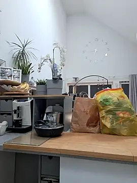 Snapshot of Vintermelon2 chatting on February 19, 2026, 7:49 am Vintermelon2 online show from February 19, 2026, 7:49 am