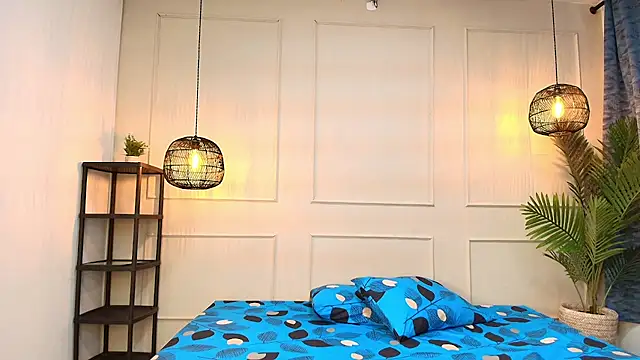 Nikki Vesper online show from October 30, 2025, 12:03 pm