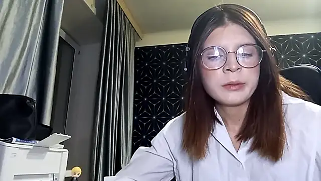 LissaKradfer online show from October 11, 2025, 1:23 pm