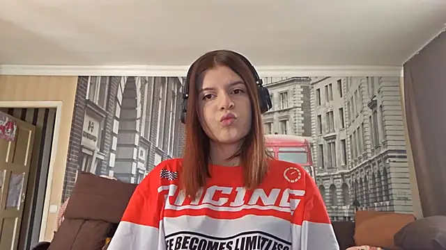 LissaKradfer online show from October 17, 2025, 5:00 am