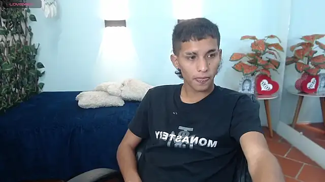 LiamBlack16 online show from October 12, 2025, 1:34 pm