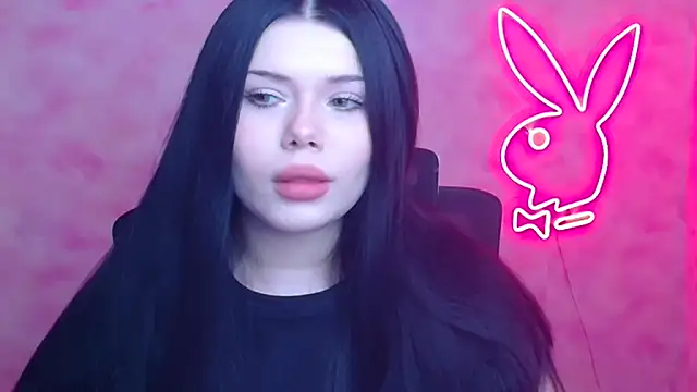 Mona Esty online show from December 18, 2025, 6:23 pm