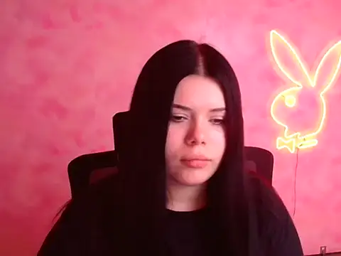 Mona Esty online show from November 28, 2025, 10:48 am