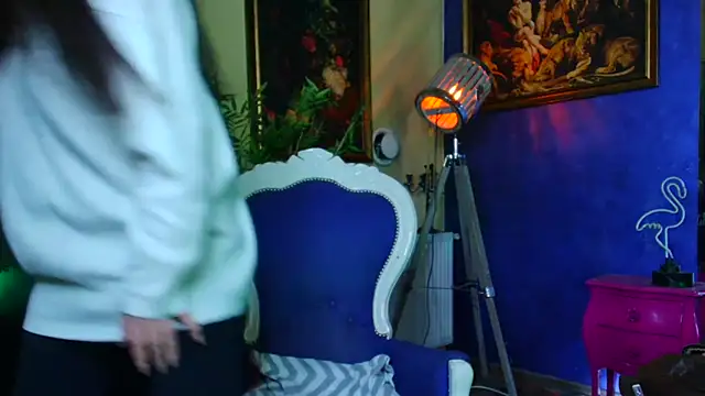 nicolepalmer online show from November 25, 2025, 8:47 am