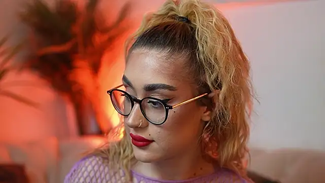 AileenKiss online show from March 13, 2026, 10:04 pm