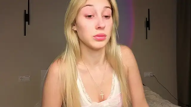 foxy vivi online show from November 12, 2025, 1:04 pm