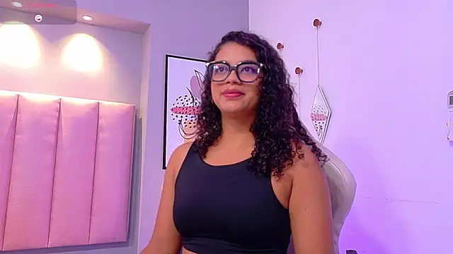 Snapshot of CamilaLevy chatting on November 6, 2025, 12:09 pm CamilaLevy online show from November 6, 2025, 12:09 pm