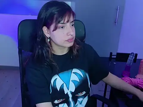 Violetta Swett  online show from November 15, 2025, 2:43 pm