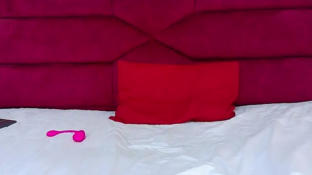 Valentina Rose1 online show from October 14, 2025, 8:09 pm