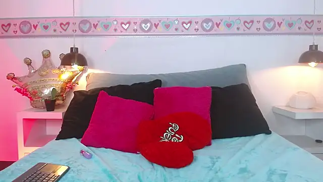 Suzy1  online show from February 24, 2026, 7:37 pm