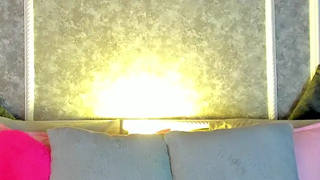  victoriaa  lois online show from November 18, 2025, 8:34 pm