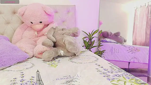 SoofiKiss online show from March 11, 2026, 6:57 pm