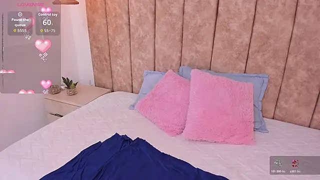  alishaa c online show from April 19, 2026, 3:51 am