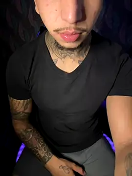 RealGdiass online show from December 19, 2025, 5:43 am