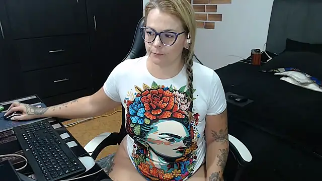 Snapshot of perlagoloza05 chatting on February 25, 2026, 2:12 am perlagoloza05 online show from February 25, 2026, 2:12 am