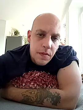 Snapshot of Kobradera1984 chatting on October 15, 2025, 2:36 pm Kobradera1984 online show from October 15, 2025, 2:36 pm