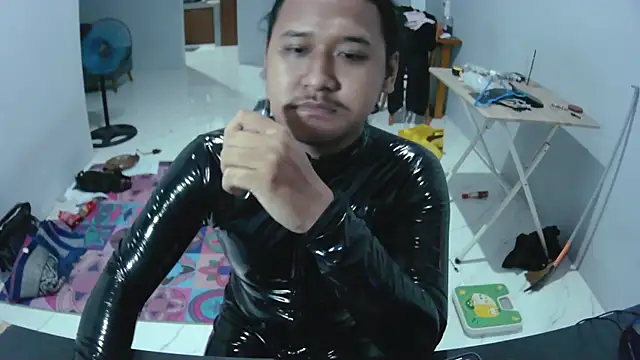 Snapshot of latexidn chatting on November 15, 2025, 9:52 pm latexidn online show from November 15, 2025, 9:52 pm