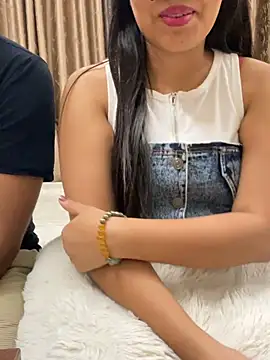 vickyandtania online show from March 20, 2026, 4:52 pm