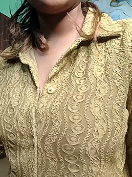 Laura 43 online show from November 7, 2025, 7:40 pm