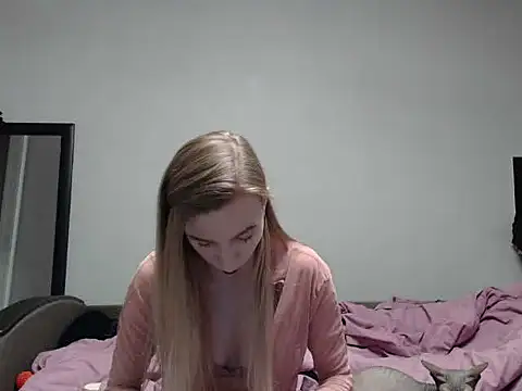 sophieryder online show from November 23, 2025, 8:13 am