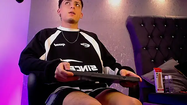 MateoMitchell online show from December 22, 2025, 10:32 pm