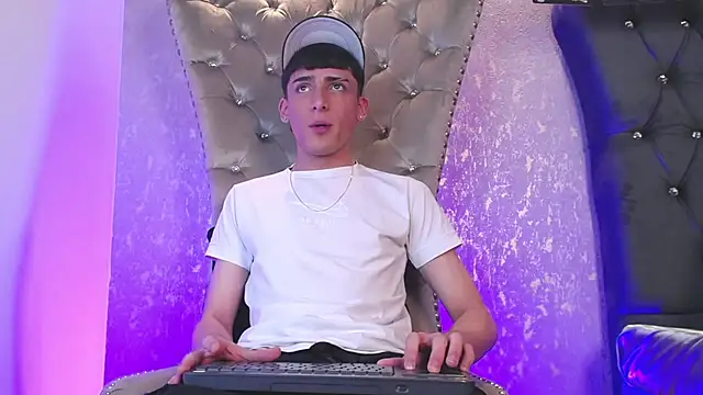 MateoMitchell online show from October 18, 2025, 5:20 am