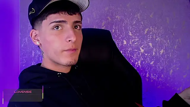 MateoMitchell online show from November 18, 2025, 4:27 am