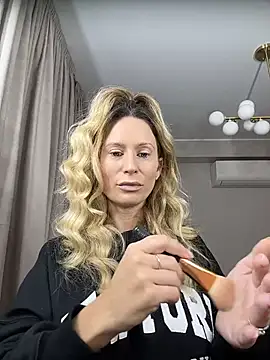 AvaMaddisson online show from October 24, 2025, 3:16 am