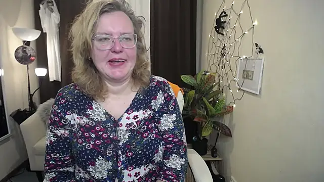 VestaWoody online show from October 31, 2025, 7:05 am