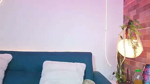 luna valen online show from March 28, 2026, 3:18 am