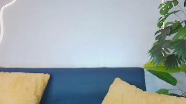 Snapshot of luna_valen chatting on May 27, 2026, 4:09 am luna valen online show from May 27, 2026, 4:09 am