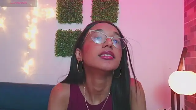 luna valen online show from February 11, 2026, 9:47 pm