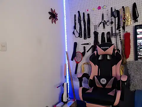 Aron and Queen Annie online show from December 21, 2025, 7:37 pm