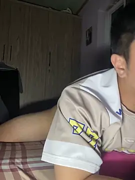 Snapshot of Zynzel chatting on October 19, 2025, 6:32 pm Zynzel online show from October 19, 2025, 6:32 pm