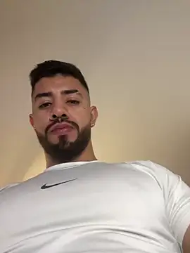 Ezzio Scolaro online show from February 25, 2026, 9:58 pm