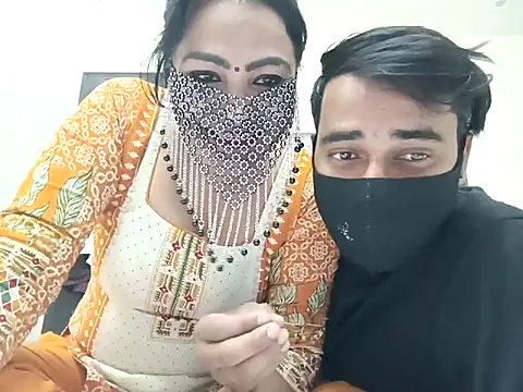 horny milf couple online show from November 18, 2025, 6:00 pm