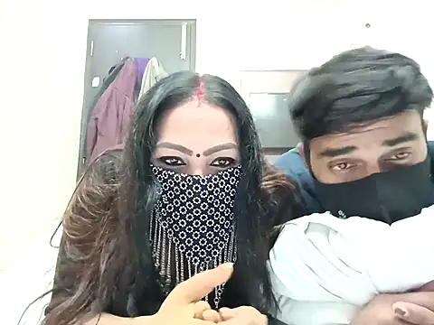 horny milf couple online show from November 22, 2025, 5:45 pm