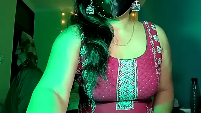 horny milf couple online show from April 4, 2026, 8:04 pm