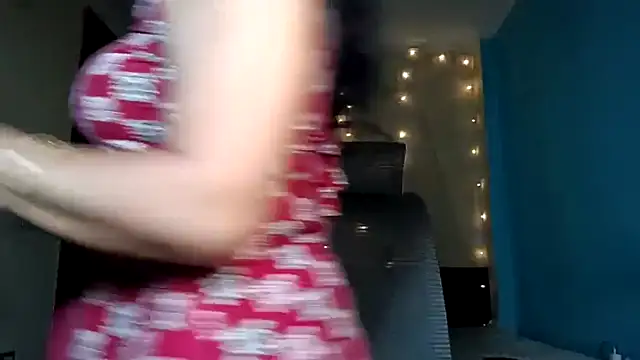 horny milf couple online show from April 11, 2026, 5:38 pm